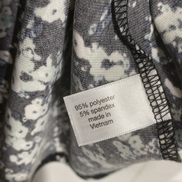 Lane Bryant black off white & pale green v-neck top shirt blouse size 18 / 20 - Picture 14 of 15